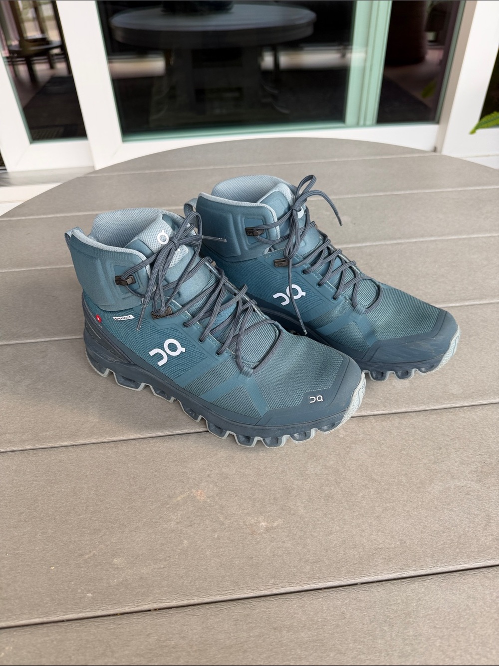 On Running Men's Hiking Boots in Teal/Gray